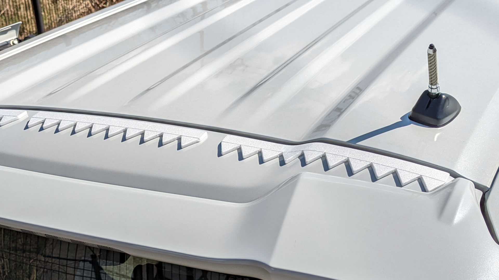 乗せるだけ！シェブロン形状　実効空力デバイス　ABS製 N-BOXセット黒 : シェブロン形状 空力デバイス ABS製 連結可能 (6山4枚